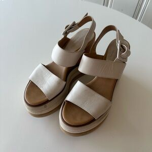 Paloma Barcelo Cream Platform Slingback Sandals